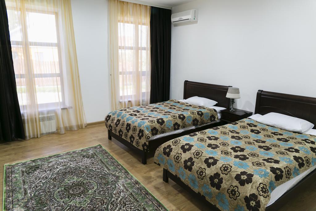 Green Land Hotel Актобе Стая снимка