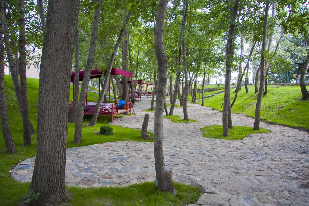 Green Land Hotel Актобе Екстериор снимка