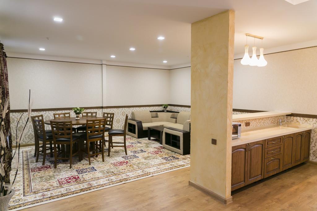 Green Land Hotel Актобе Стая снимка