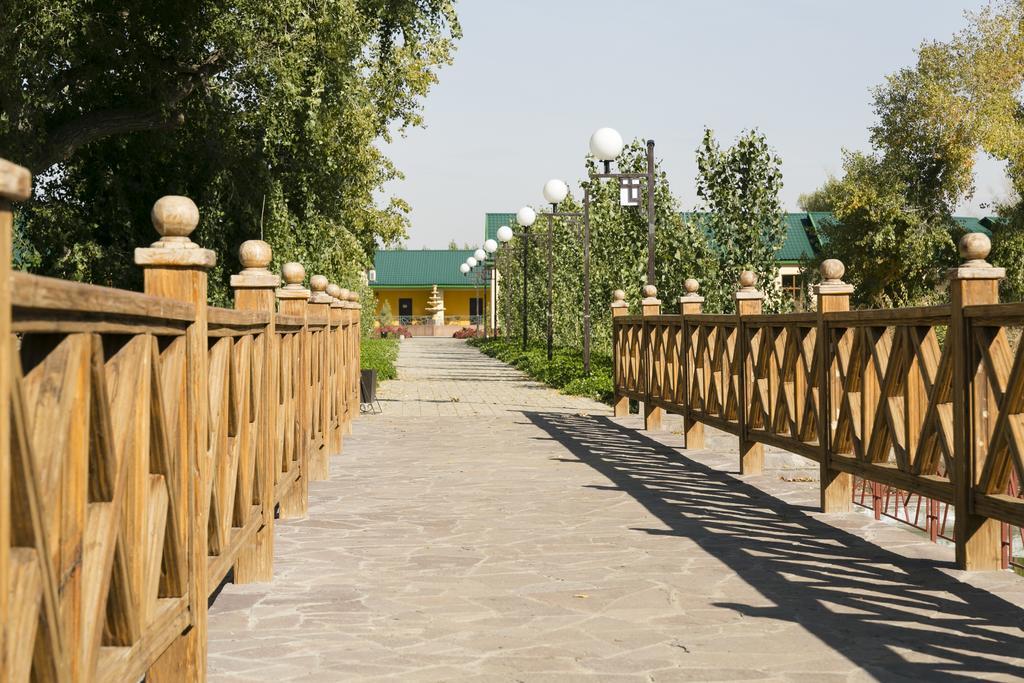 Green Land Hotel Актобе Екстериор снимка